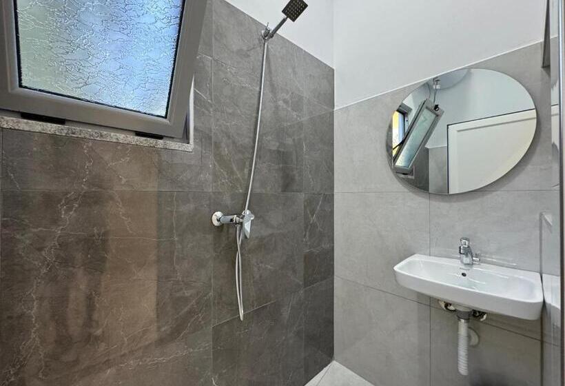 بنسيون Aloju Rooms