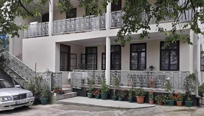 پانسیون Guest House Lia