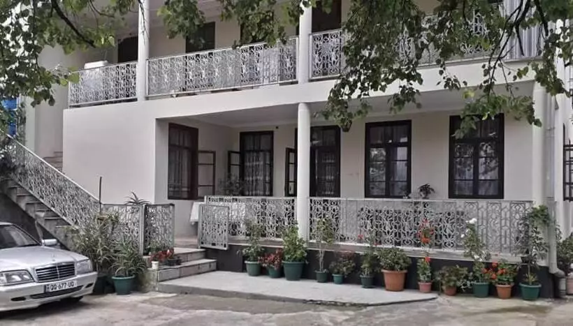 پانسیون Guest House Lia
