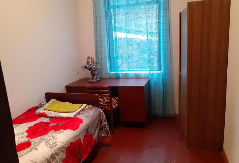 پانسیون Guest House Lia