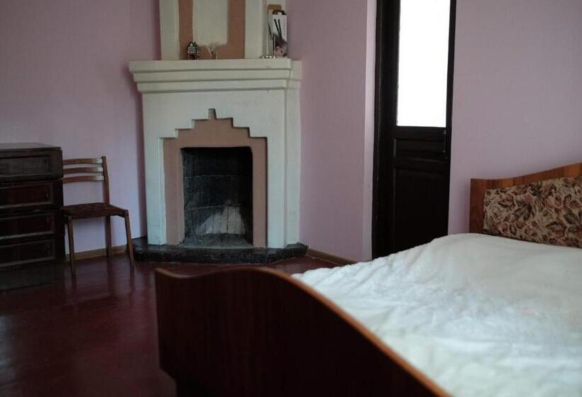 پانسیون Guest House Lia