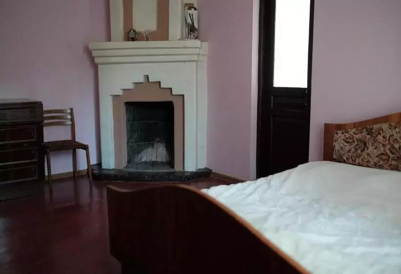 پانسیون Guest House Lia