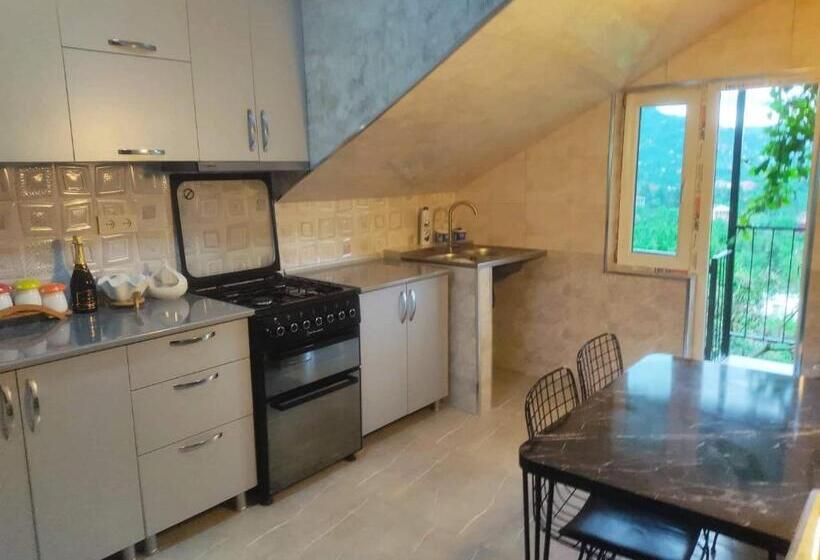 پانسیون Guest House Lia