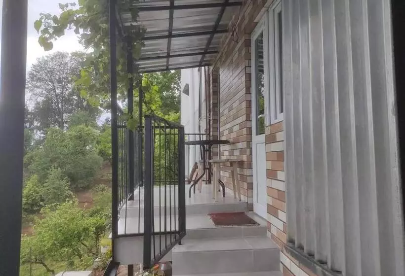 پانسیون Guest House Lia