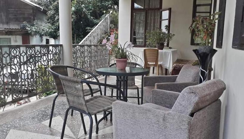 پانسیون Guest House Lia