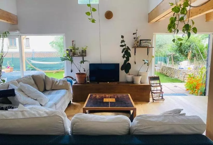 ペンション Maison Dans Un écrin De Verdure Avec Piscine