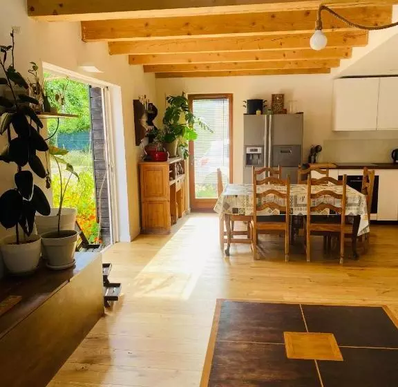 ペンション Maison Dans Un écrin De Verdure Avec Piscine