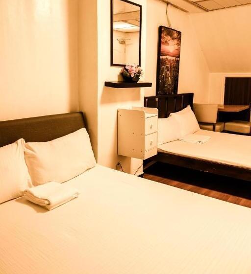 הוסטל Emperor Mbh