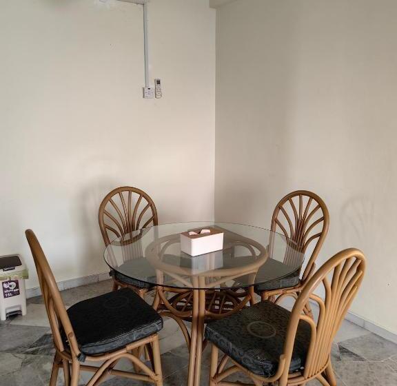 Отель Leisure Homestay Glory Beach