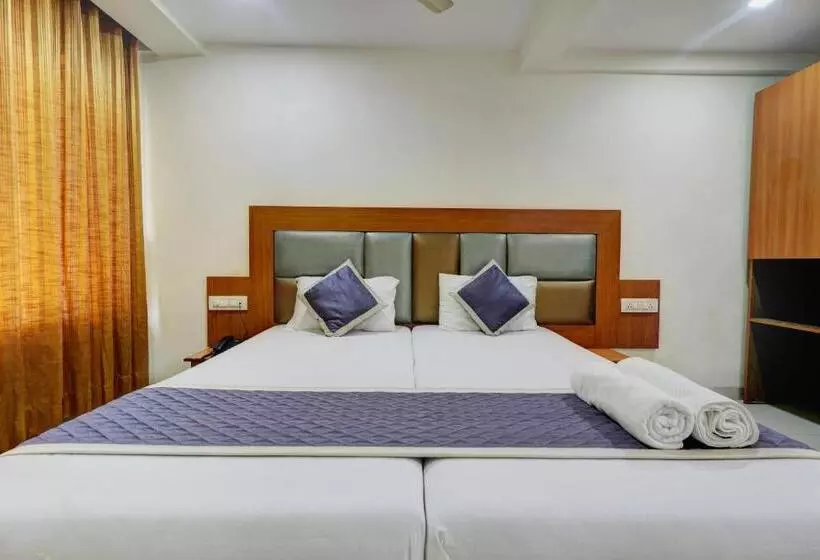 ホテル New Sarovar Grand