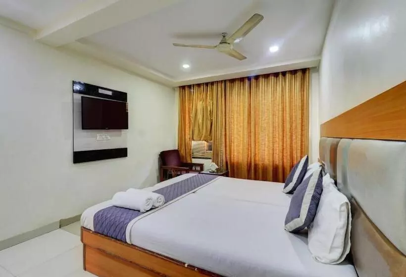 ホテル New Sarovar Grand