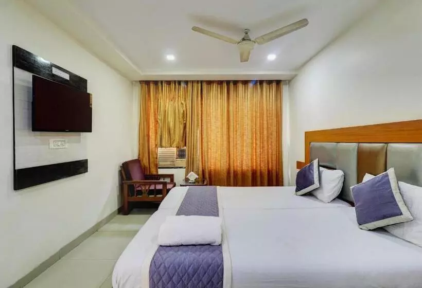 ホテル New Sarovar Grand
