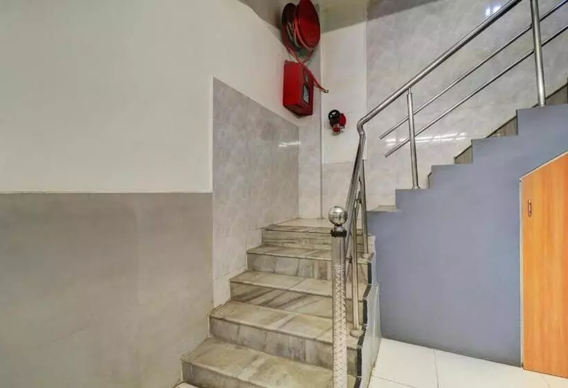 ホテル New Sarovar Grand