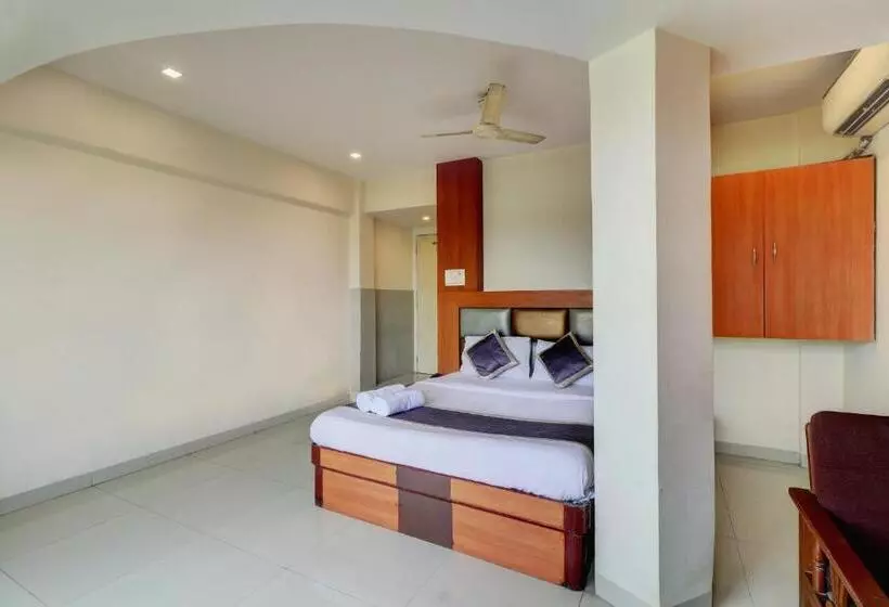 ホテル New Sarovar Grand