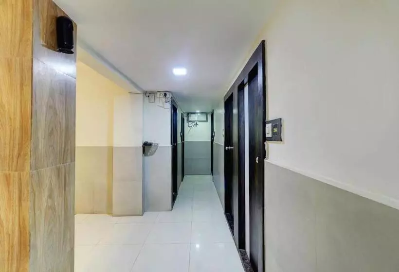 ホテル New Sarovar Grand