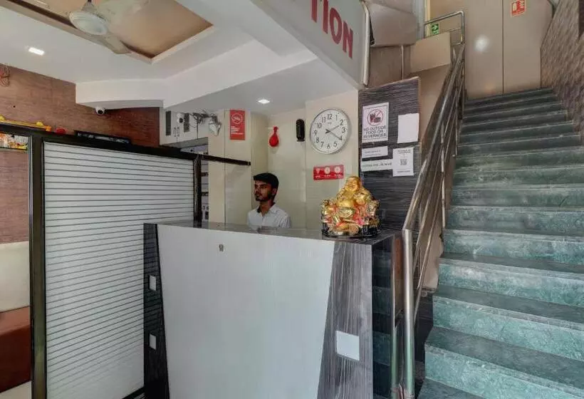 ホテル New Sarovar Grand