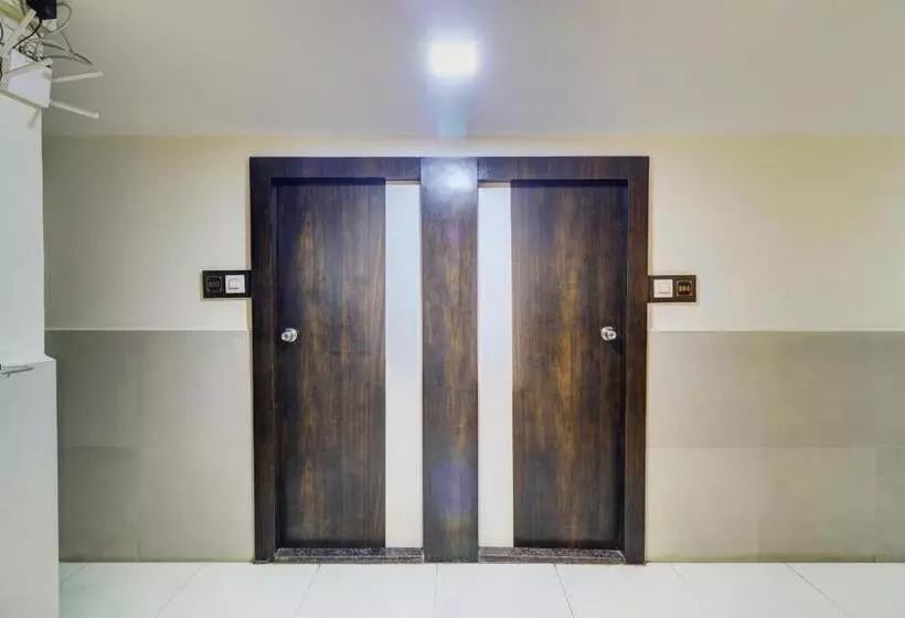 ホテル New Sarovar Grand
