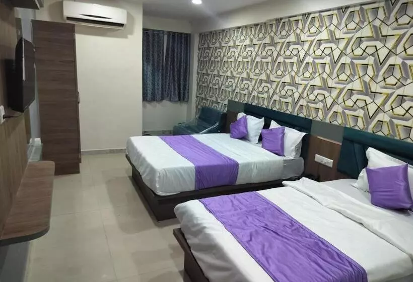 ホテル Nr Nayan Residency