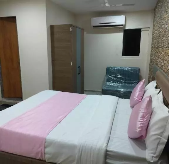 ホテル Nr Nayan Residency