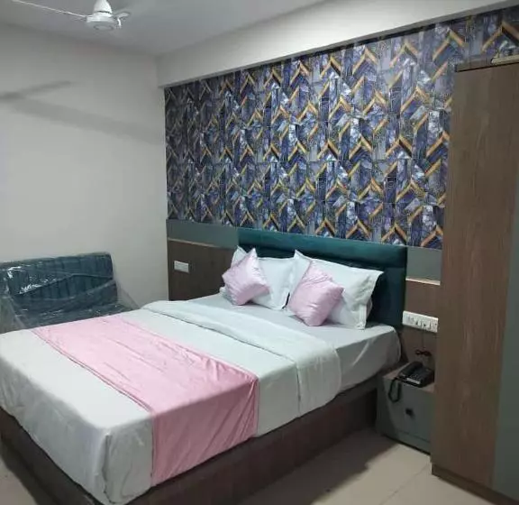 ホテル Nr Nayan Residency