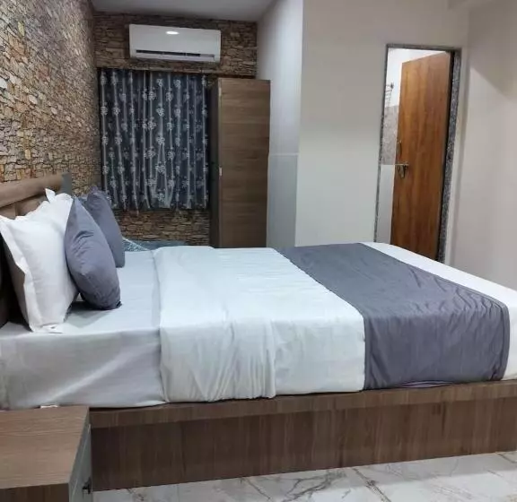 ホテル Nr Nayan Residency