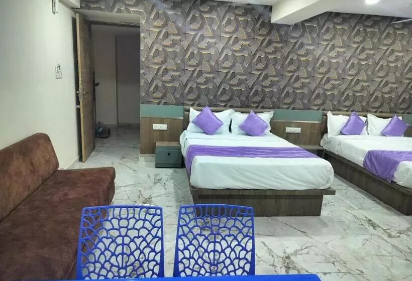 ホテル Nr Nayan Residency