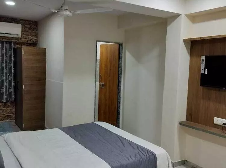 ホテル Nr Nayan Residency