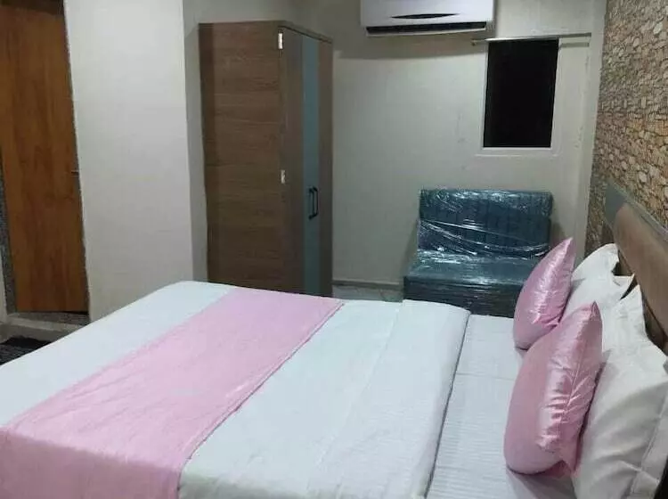 ホテル Nr Nayan Residency