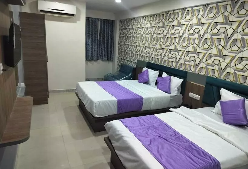 ホテル Nr Nayan Residency