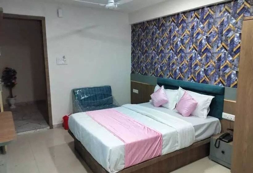 ホテル Nr Nayan Residency