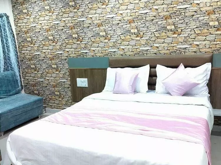 ホテル Nr Nayan Residency