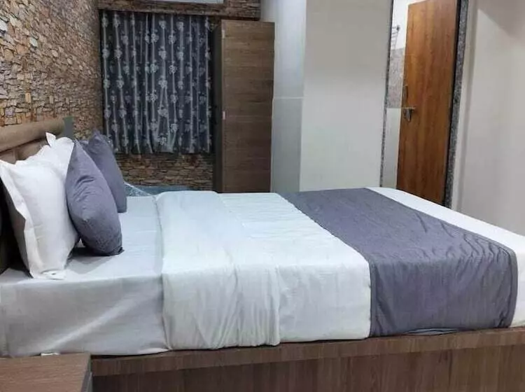 ホテル Nr Nayan Residency