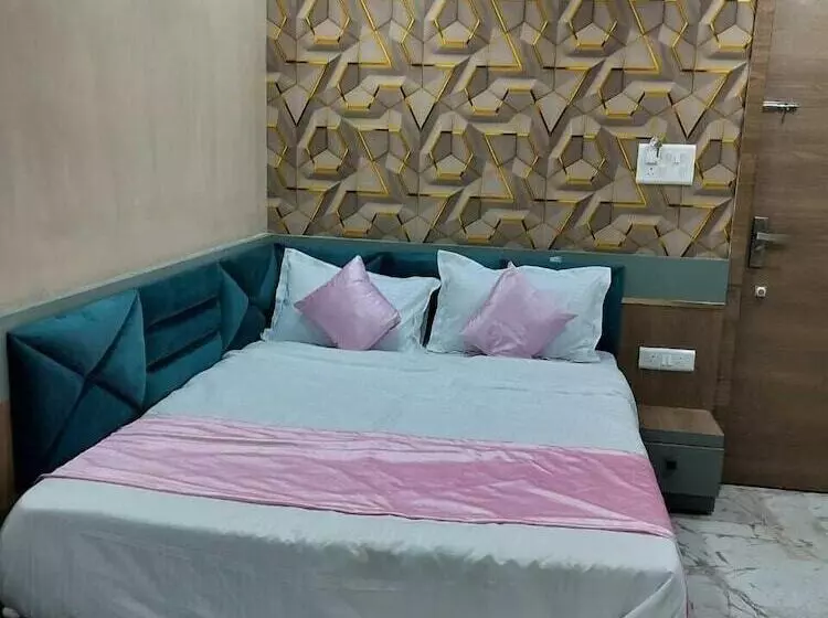 ホテル Nr Nayan Residency