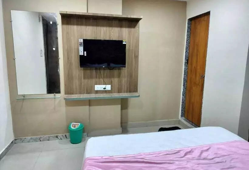 ホテル Nr Nayan Residency