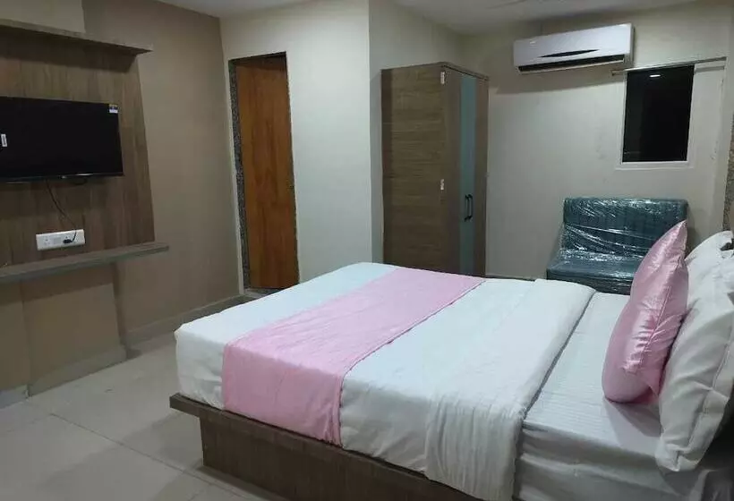 ホテル Nr Nayan Residency