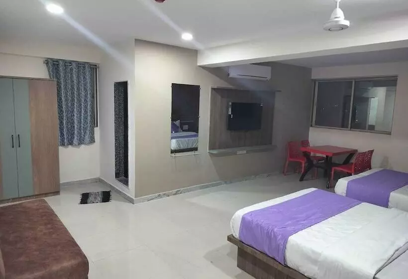 ホテル Nr Nayan Residency