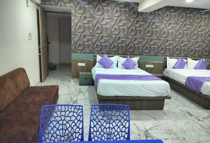 ホテル Nr Nayan Residency
