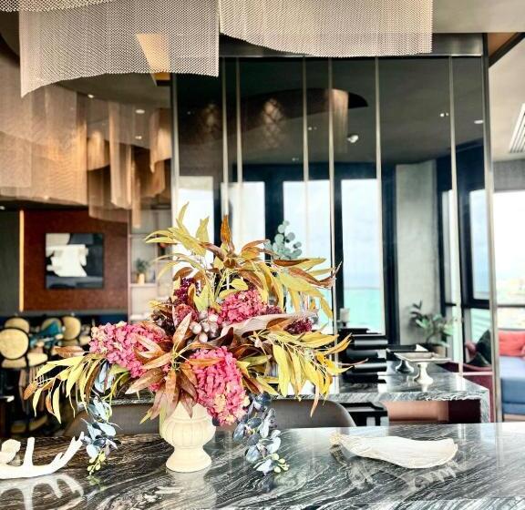 Hotel The Edge Central Pattaya เอดจ์ เซ็นทรัล พัทยากลาง