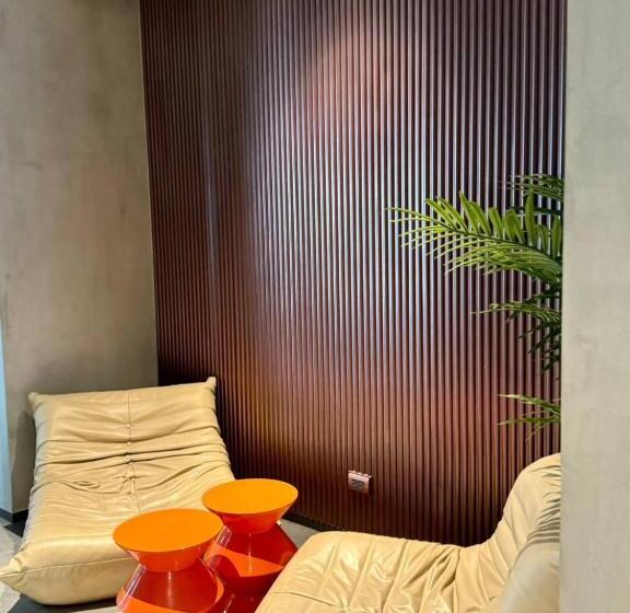 Hotel The Edge Central Pattaya เอดจ์ เซ็นทรัล พัทยากลาง