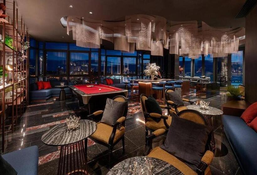 Hotel The Edge Central Pattaya เอดจ์ เซ็นทรัล พัทยากลาง