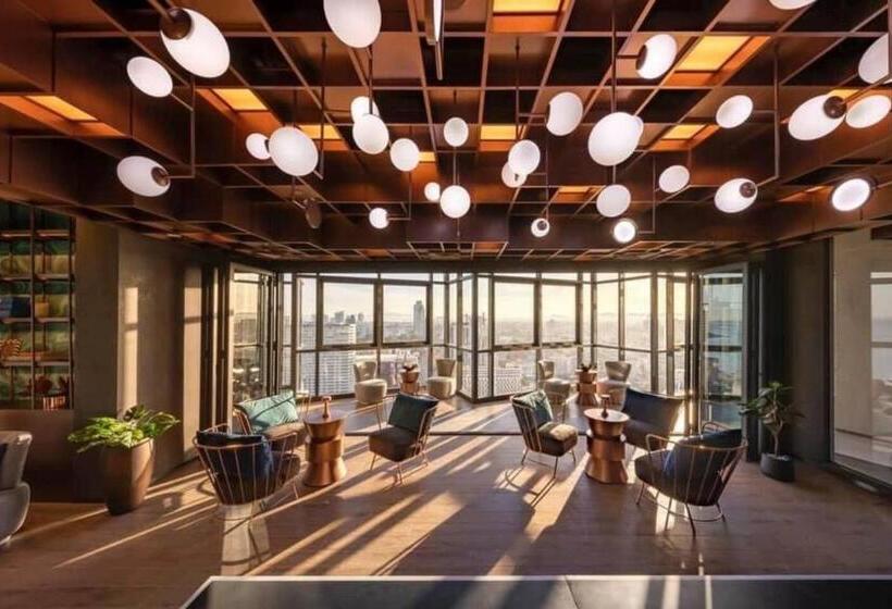 Hotel The Edge Central Pattaya เอดจ์ เซ็นทรัล พัทยากลาง