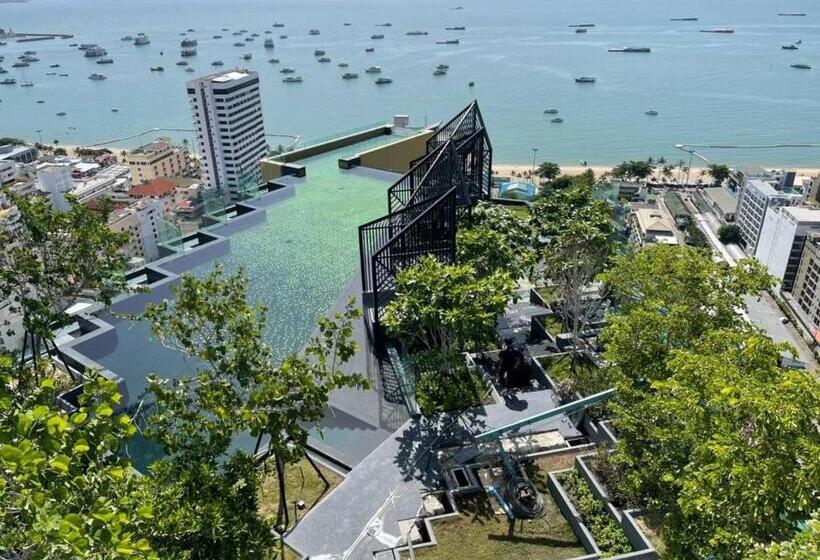 Hotel The Edge Central Pattaya เอดจ์ เซ็นทรัล พัทยากลาง
