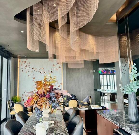 Hotel The Edge Central Pattaya เอดจ์ เซ็นทรัล พัทยากลาง