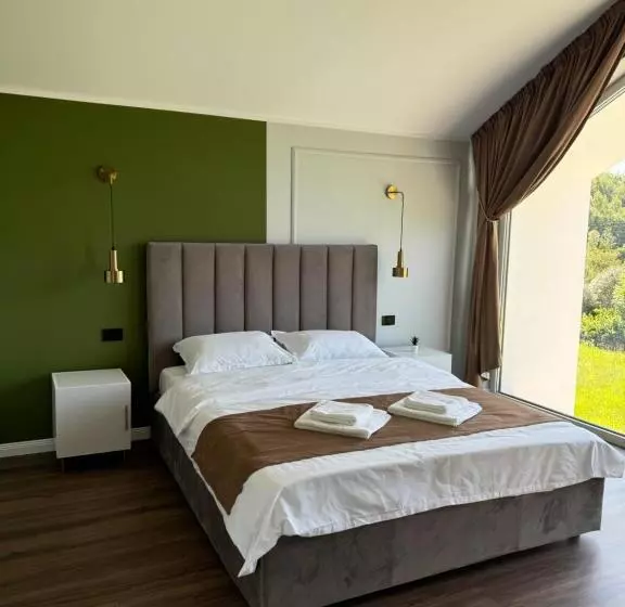 ペンション The Nest