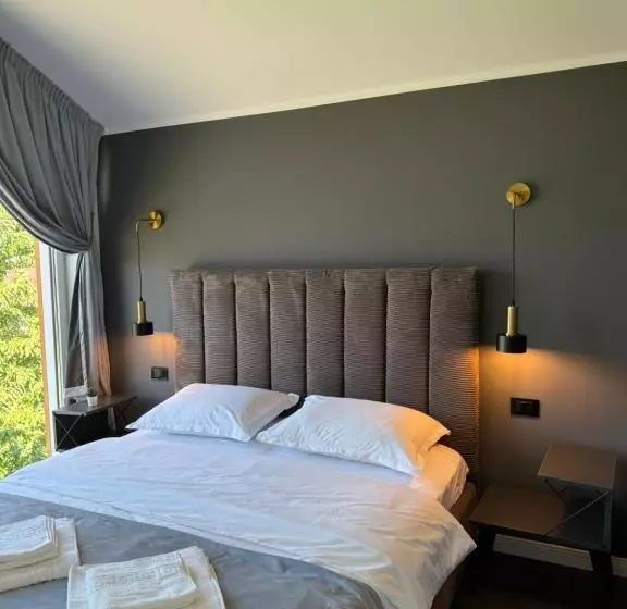 ペンション The Nest