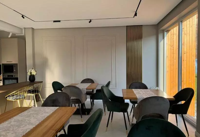 ペンション The Nest