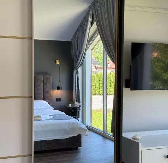 ペンション The Nest