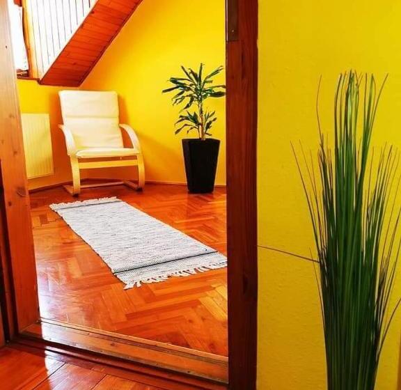 הוסטל Frikandó Fogadó