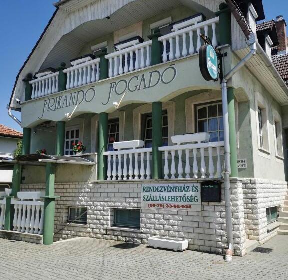 הוסטל Frikandó Fogadó