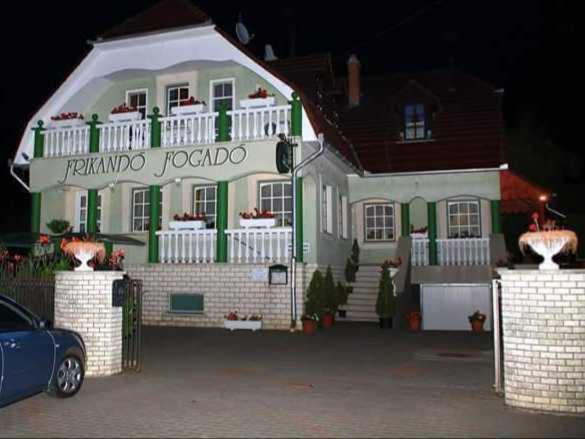 הוסטל Frikandó Fogadó